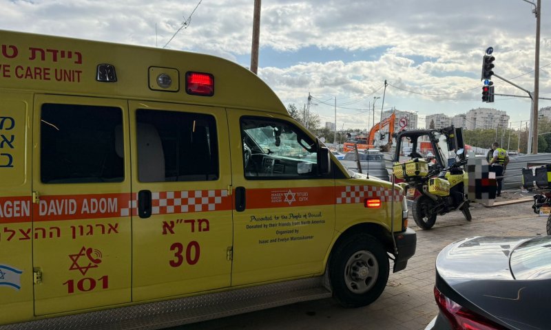 אור יהודה: פועל בן 40 נהרג לאחר שנפגע ממלגזה