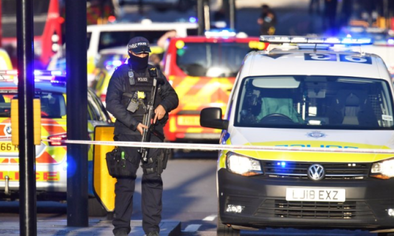 דאעש לקחו אחריות: תיעוד מפיגוע הדקירה בלונדון