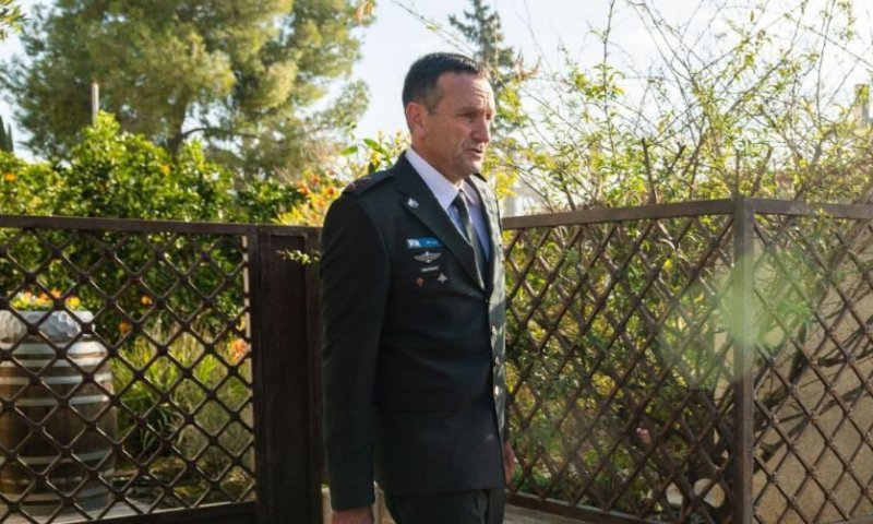 צפו: הרצי הלוי יוצא מביתו לטקס החלפת הרמטכ"לים