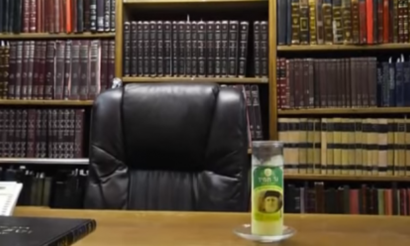 מרתק &bull; צפו: אחר מיטתו של הרב עובדיה יוסף זצ"ל