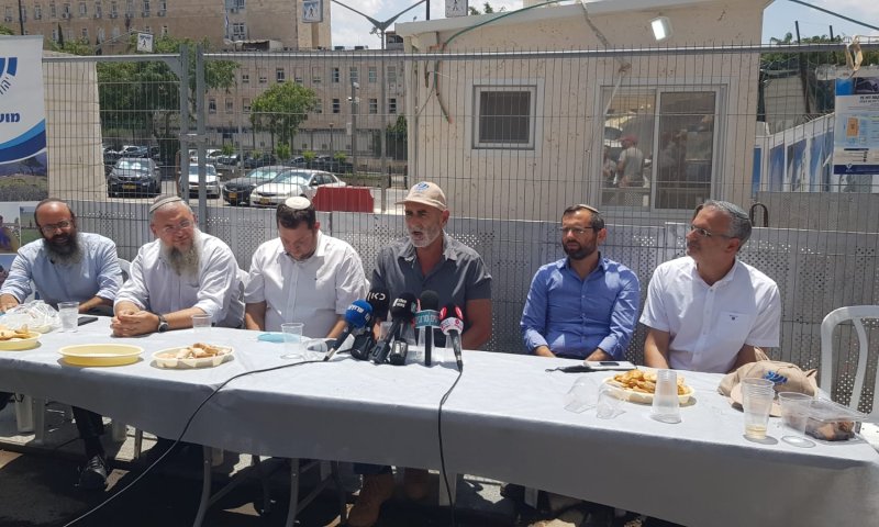 ראשי מועצת יש"ע מול לשכת רה"מ: חציית קו אדום