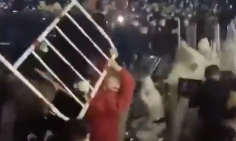 המחאה בסין מתרחבת: "לא רוצים קיסרים, רוצים חופש"