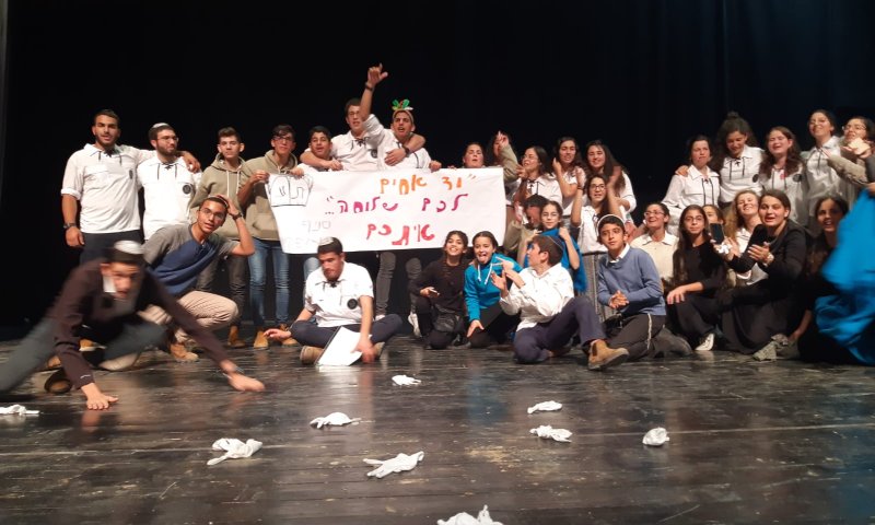 באמצע הופעות שבת ארגון: המחווה לתושבי שדרות. צפו