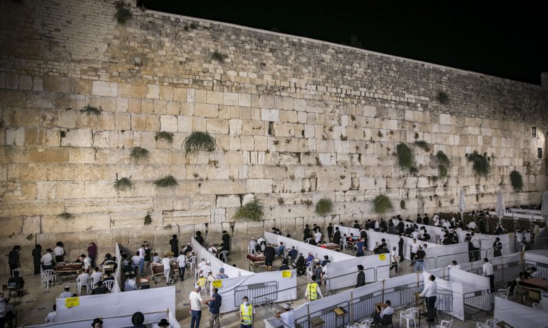 אלה ההגבלות על התפילה בכותל המערבי