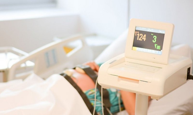 אסון: האם חששה לחלל שבת- והעובר שבבטנה מת