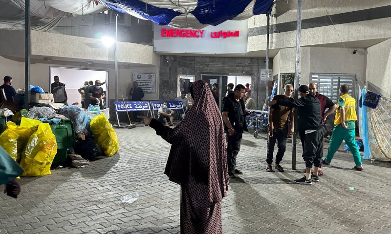 צאו עם דגל לבן: השיחה בין הקצין למנהלי ביה"ח בעזה