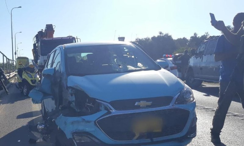 מחבלים יידו אבן לרכב ישראלי, בן 43 נפגע בפניו