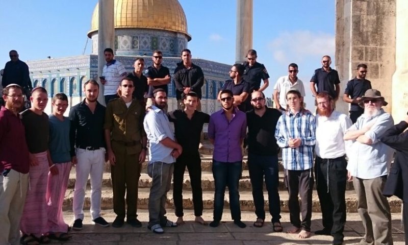 י"ז בתמוז: עלו להר הבית וקרעו את בגדיהם