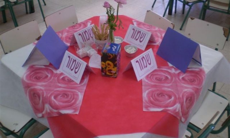 קפה-מעון: בית הקפה שמופעל על ידי מלצרים בני שלוש