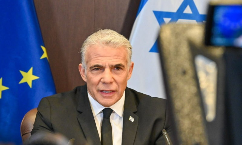 לפיד פועל לקדם הסכם שמפלה את יהודה ושומרון