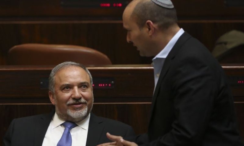 בנט נגד ליברמן: "מי שרוצה מדיניות ימין- שלא יתקרב"