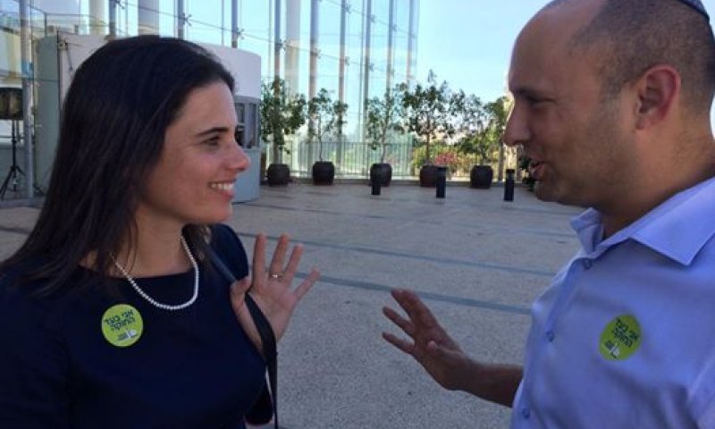 נצחון ענק לבנט: החוקה עברה ברוב גדול