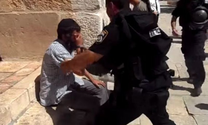 ט' באב בהר הבית: אמר 'שמע ישראל' ונעצר; צפו