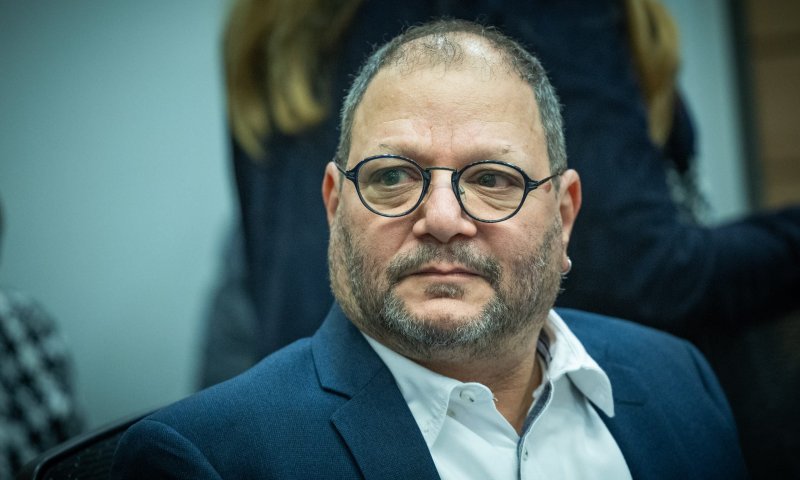 הרוב להדחה מתרחק: ההחלטה הדרמטית של גנץ