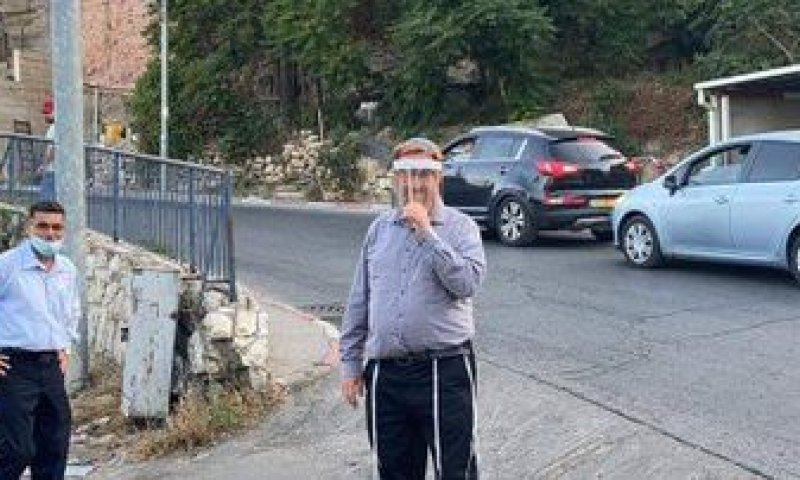 יהודה גליק הוכה וגורש מניחום משפחת אלחאלאק