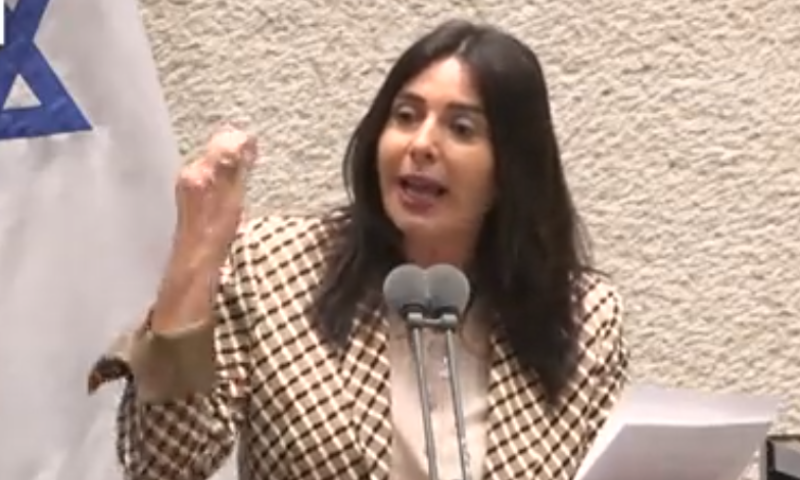 ריב מעל דוכן המליאה בין הח"כיות רגב ובן ארי | צפו