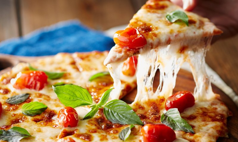 לתקתק ארוחה: כך תכינו פיצה ב-10 דקות