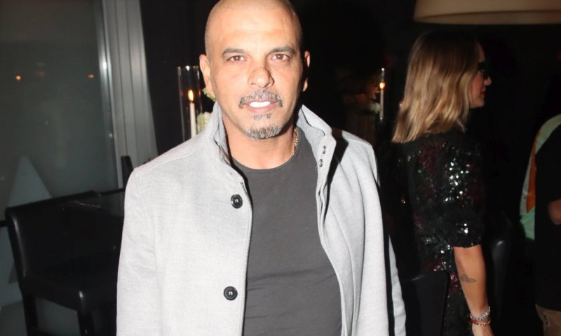 אייל גולן ודניאל גרינברג מוכרים את וילת הפאר ביד 2