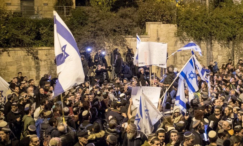 משמרת מול בית רה"מ: "עוד 2 מליון תושבים ליו"ש"