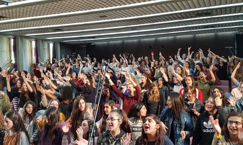 טוב לשיר איתך פתאום: שרות בשלושה קולות