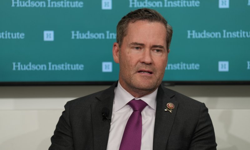 היועץ של טראמפ תוקף את האג: "תגובה חזקה תגיע בינואר"