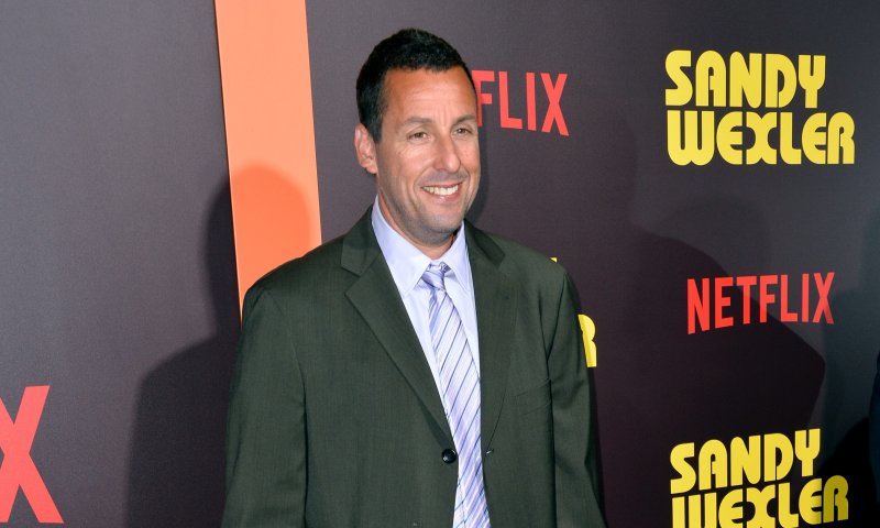 בשידור חי: כוכב הקולנוע בירך על עלייה לתורה&bull;צפו