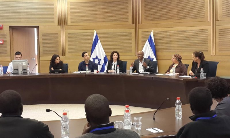 ח"כ שקד: "מסעדנים צריכים להעסיק בדואים ופלשתינאים"