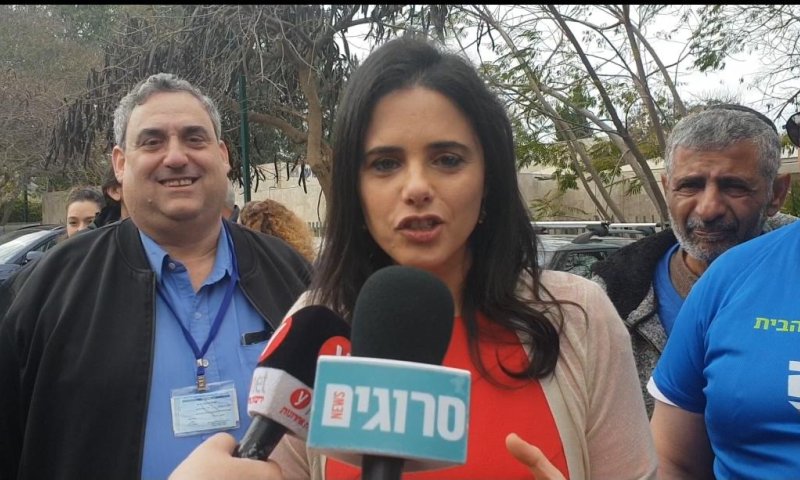 שקד: "מניחה שיפיצו שלא צריך את ימינה גדולה"