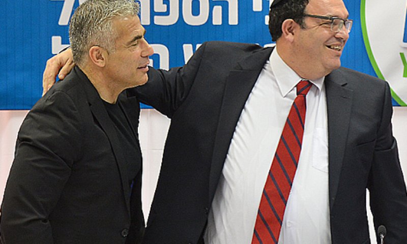 הרב פירון לא מתחרט: לפי ההלכה בנות לא צריכות להתגייס