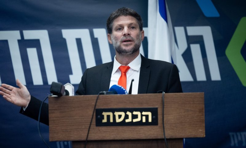 סמוטריץ' תוקף: "גנץ ולפיד &ndash; תפסיקו לנרמל אלימות"