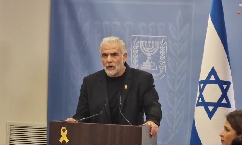 לפיד על מעצר הלוחם בברזיל: "כישלון מדיני אדיר"