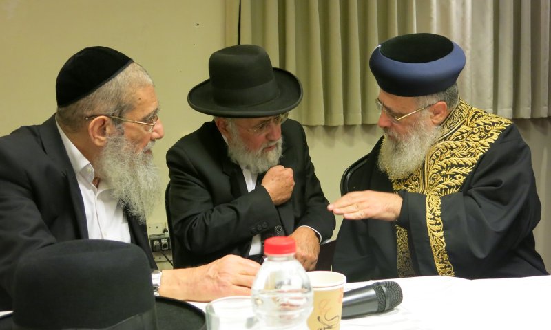 הרב יצחק יוסף: "אל תפחדו מארגוני הנשים"