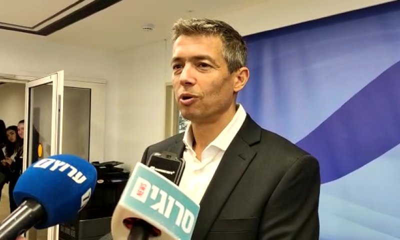 יועז הנדל: "אבו מאזן מדבר בשפה כפולה"