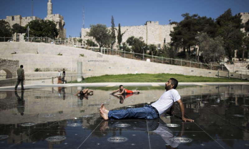 משרד הבריאות מזהיר: עומס חום קיצוני עד 42 מעלות