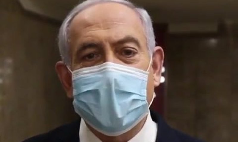 משעשע: ראש הממשלה עוטה מסכה לחוזה המדינה