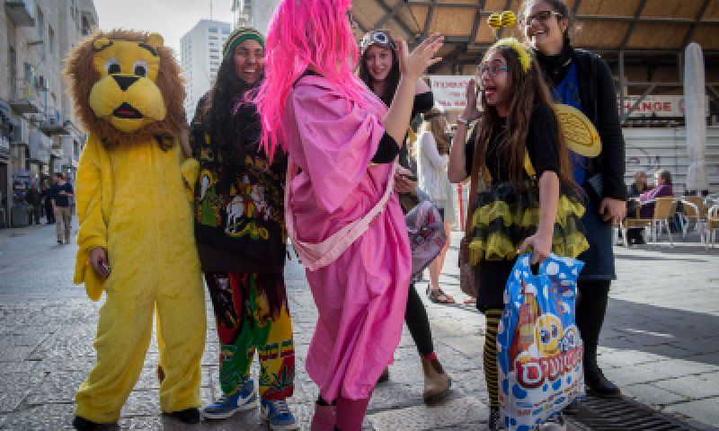 משעשע: כוכבי הזמר המזרחי במחרוזת פורים