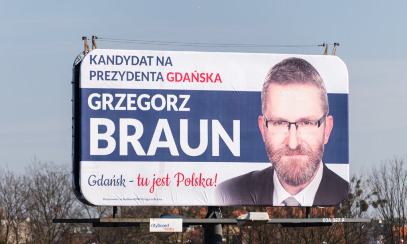 פולין: חבר הפרלמנט שכיבה את החנוכייה הושעה