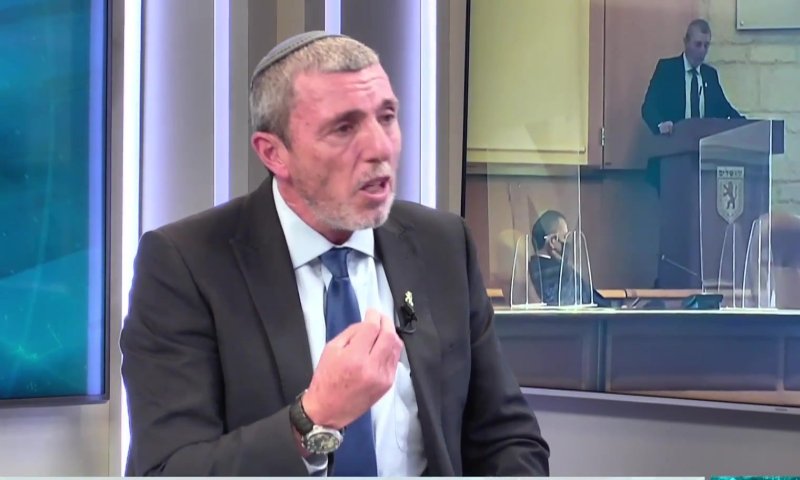 הקרב על הבית היהודי: חברי מרכז נגד השר רפי פרץ