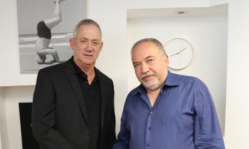 ליברמן לגנץ: "תיקח את המושכות בידיים"