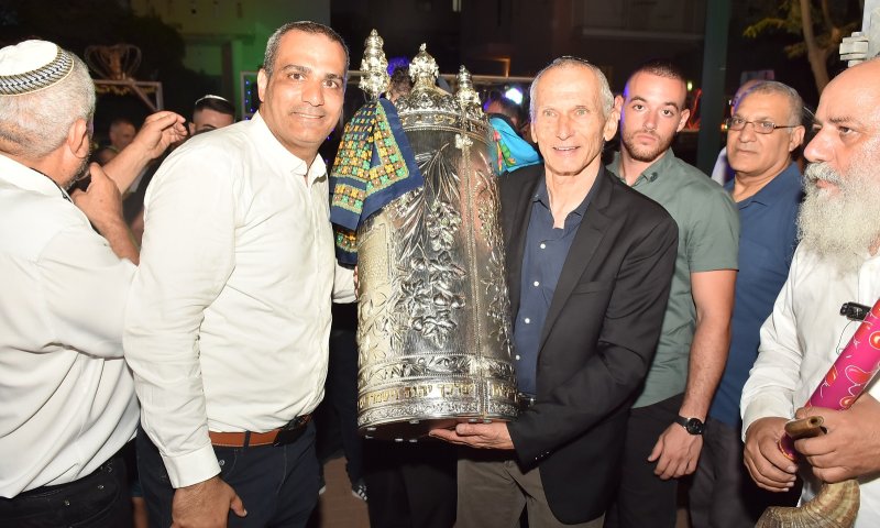 7 שנים לאחר שנרצח: ספר תורה לע"נ דוד בר קפרא