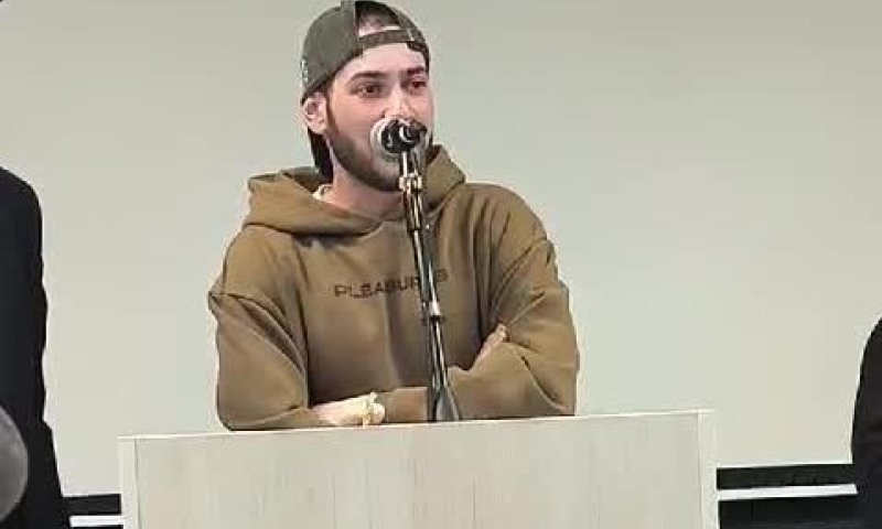 צפו: החטוף המשוחרר אליה כהן בסיום המסכת לכבודו