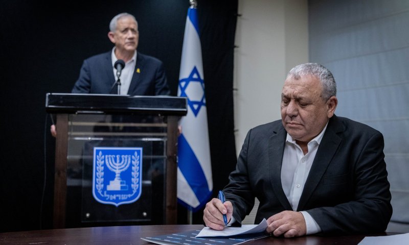 המחנה הממלכתי בהודעה רשמית: אייזנקוט פורש מהמפלגה