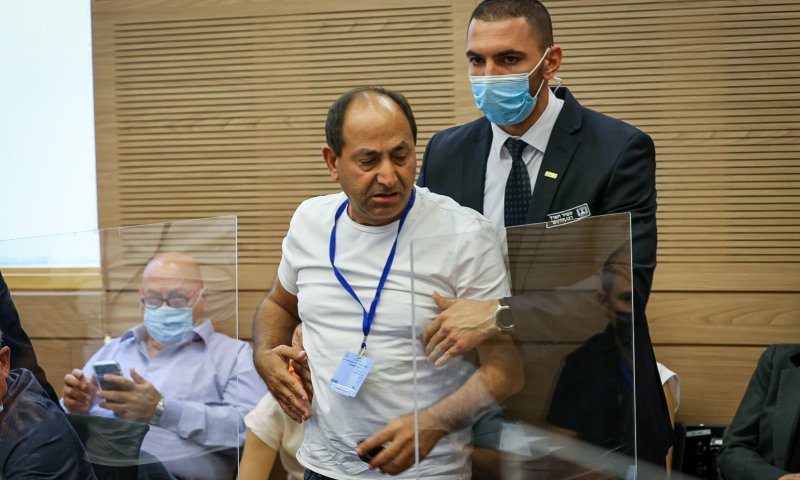 סוער בוועדת הכלכלה: רמי לוי הוצא מהדיון |צפו