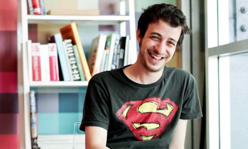 יוני בלוך מחדש את השיר: "אני מת" של יורם טהרלב