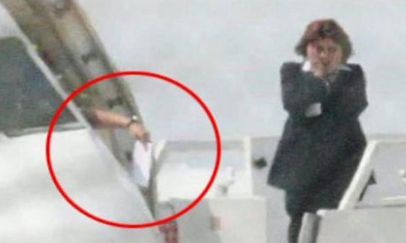 חוטף המטוס המצרי נעצר; נפגש עם גרושתו