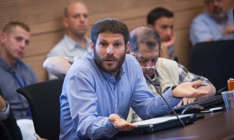 סמוטריץ' תוקף:"יהדות זה לא רק חלוקת יין וחלות'