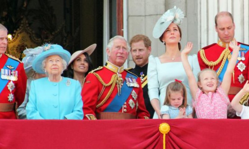 המלחמה על 'הכתר': בריטניה יוצאת נגד נטפליקס