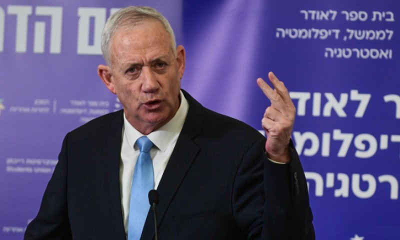 המפה הפוליטית משתגעת: לפיד מתפרק; גנץ לא עוצר