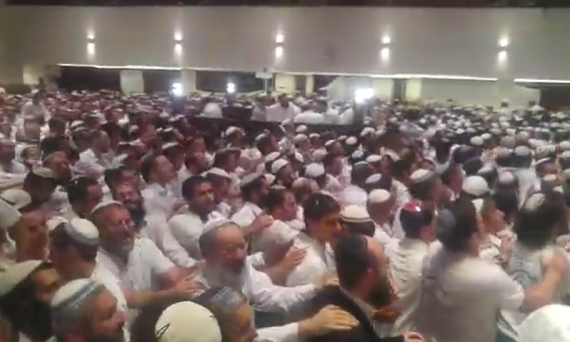 צפו. מפגן כוח אדיר: אלפים בהקפות השניות ב'הר המור'