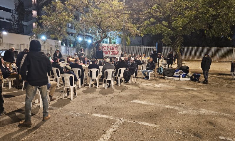 צפו: עשרות מתיישבים במלווה מלכה לרפואת הפצועים מירי השוטר